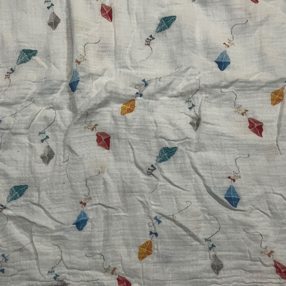 Lulujo Baby Muslin Swaddle Blanket White Kite Print Cotton 40x42 Breathable Wrap